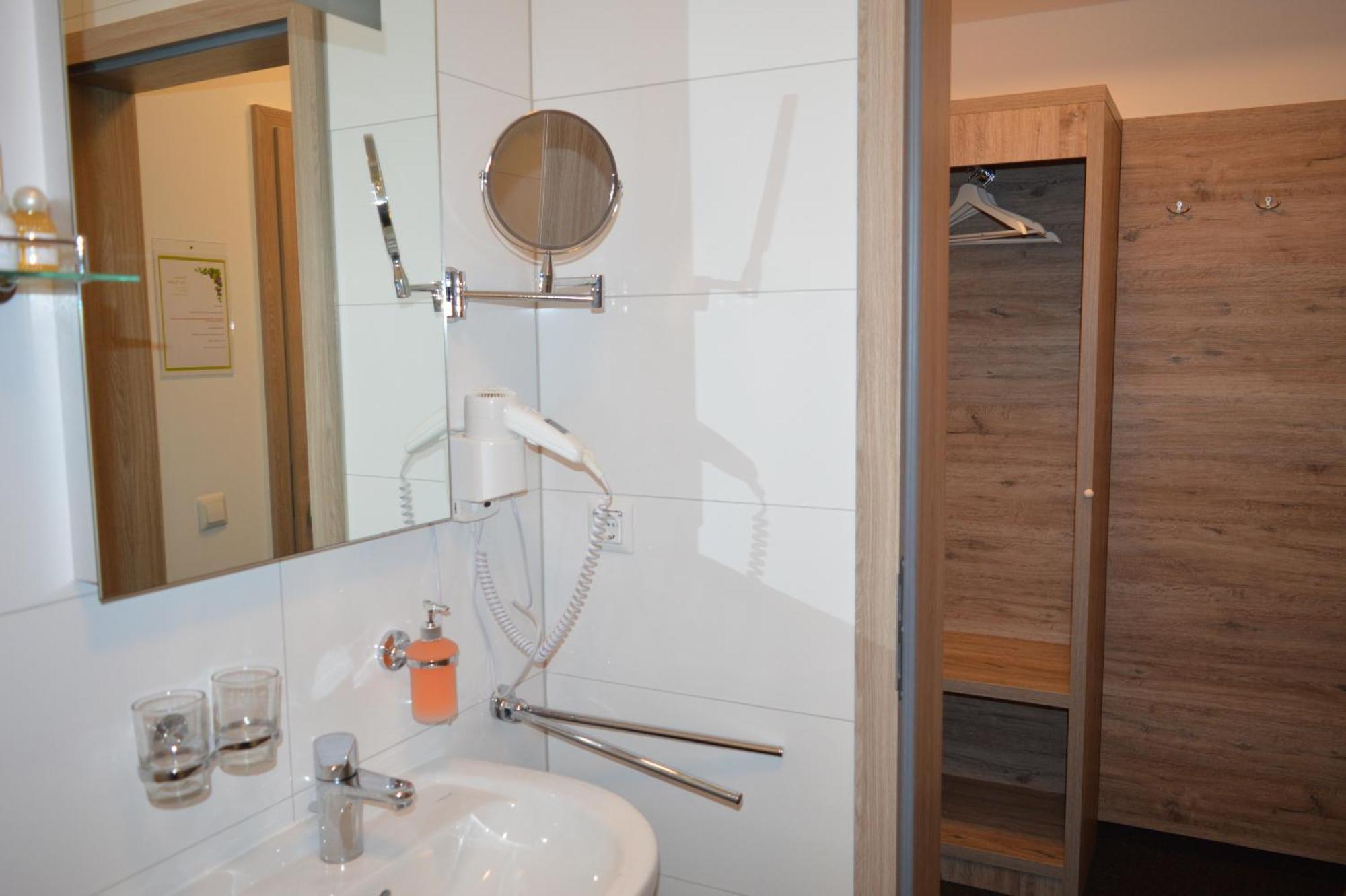 Pension Zur Traube Bergheim  Room photo